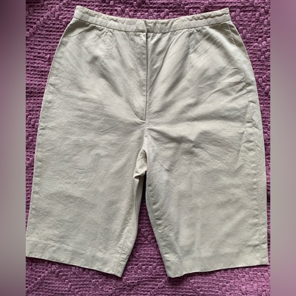Anne Klein khaki Bermuda shorts. 58%Cotton, 42%Lyocell fabric. S2 - Picture 5 of 8